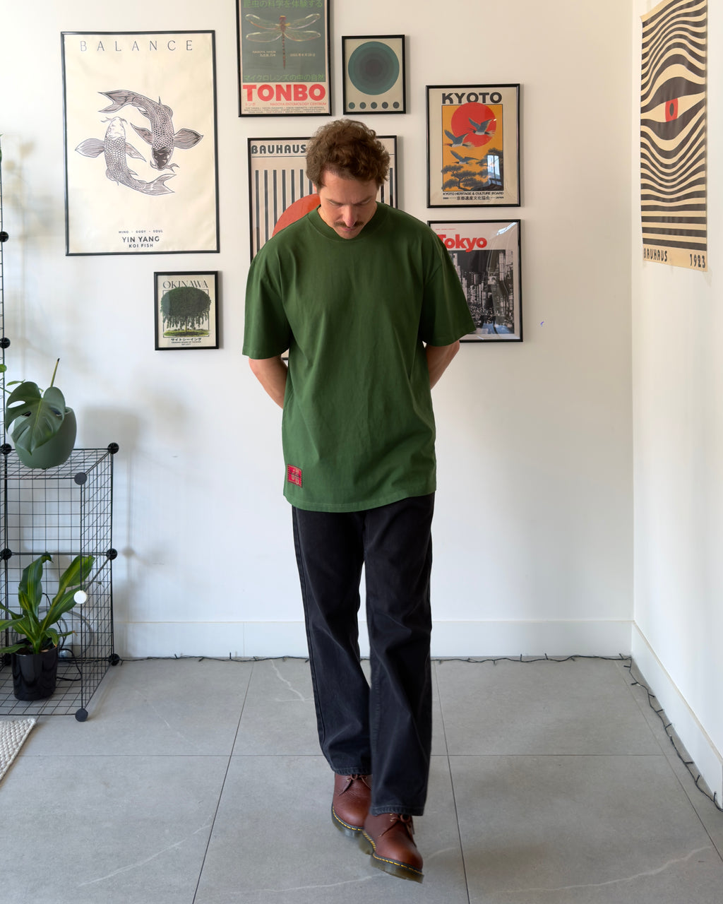 THE ESSENTIAL Faded Tee - Grass