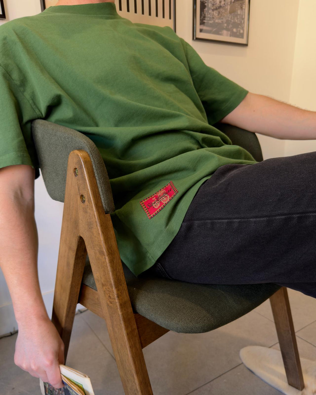 THE ESSENTIAL Faded Tee - Grass