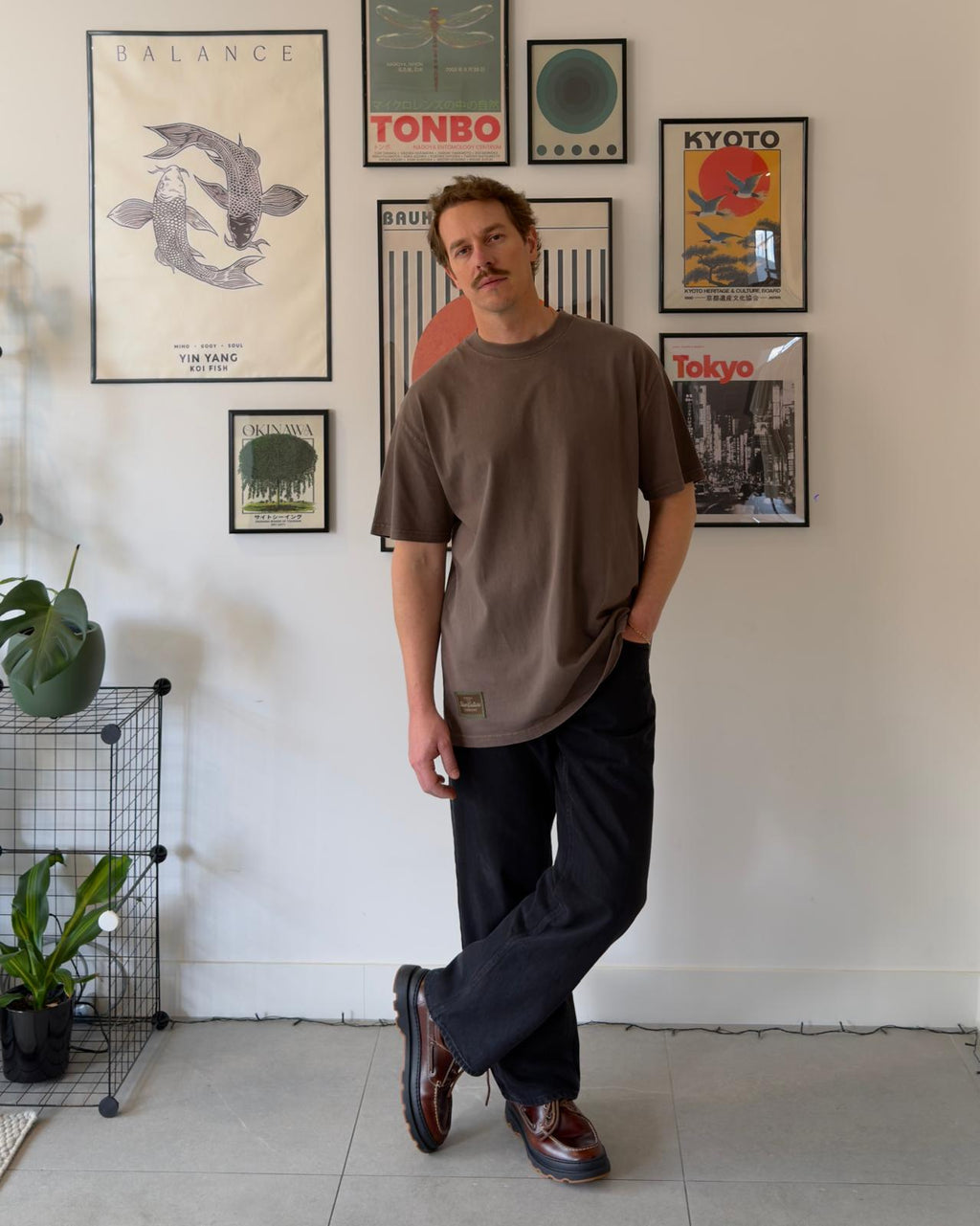 THE ESSENTIAL Faded Tee - Earth
