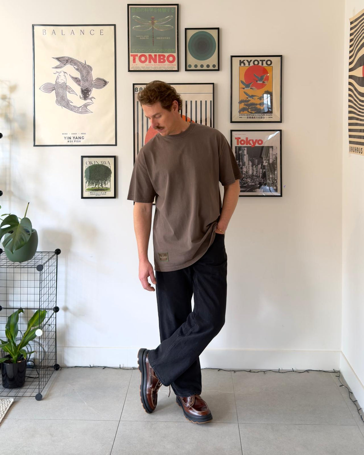 THE ESSENTIAL Faded Tee - Earth