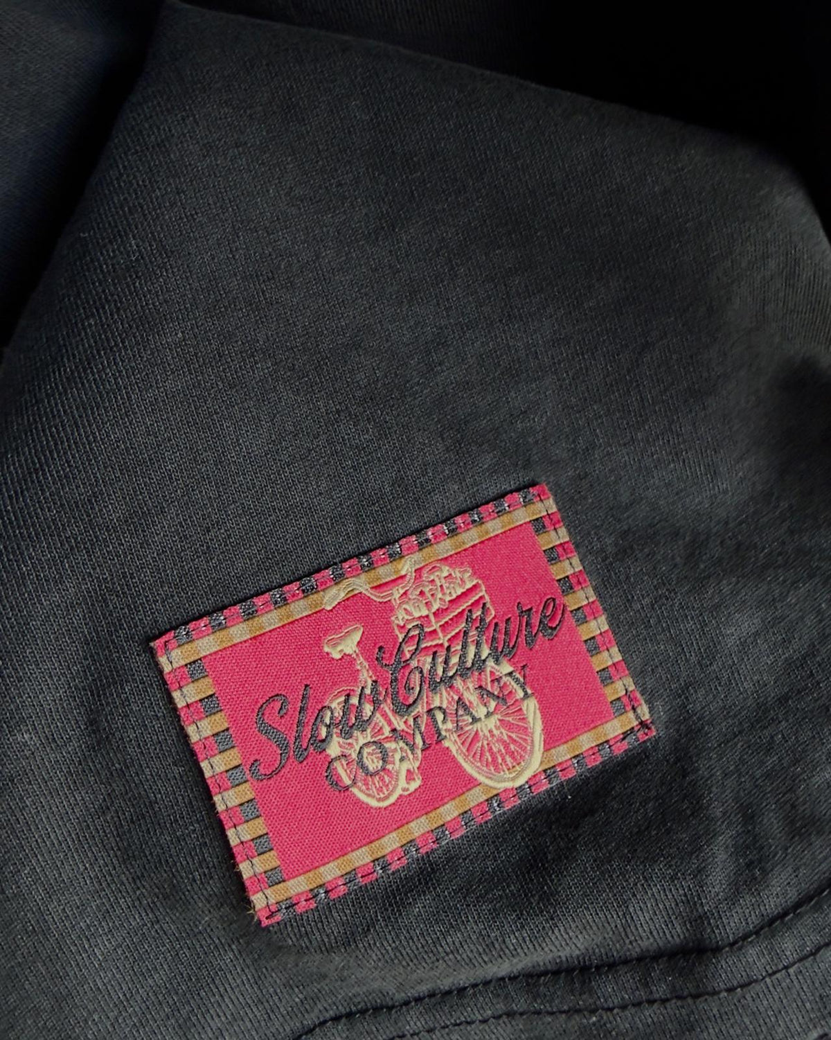 THE ESSENTIAL Faded Tee - Rock